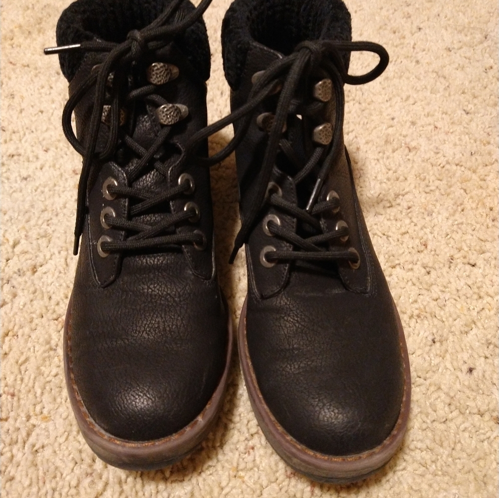 Black boots, size 8 1/2, blowfish brand, like new condition